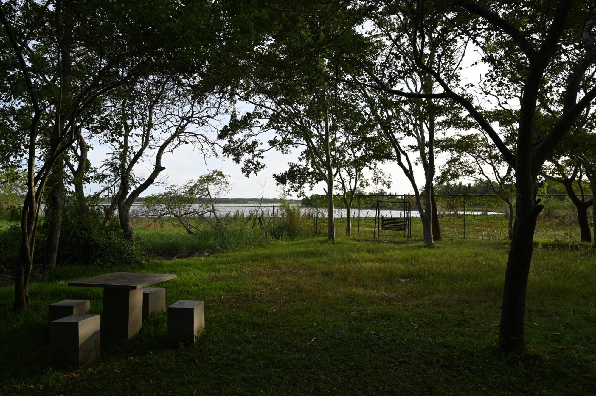 Breezy Lake Tissamaharama Exterior photo
